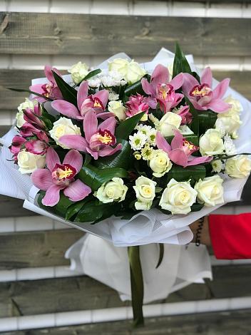 Букет цветов из: Розы и Хризантемы в Адамовка