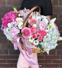 Композиция солнечный день в Адамовка Цветочная композиция из Розы, Хризантемы, Пионы и Лизиантусы в корзине в Адамовка