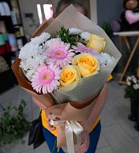 Букет цветов из:  Герберы, Розы и Хризантемы в Адамовка