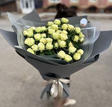 Букет Белые кустовые розы Солинеро в Адамовка