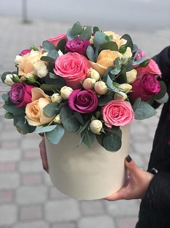 Цветочная композиция из Розы в шляпной коробке в Адамовка