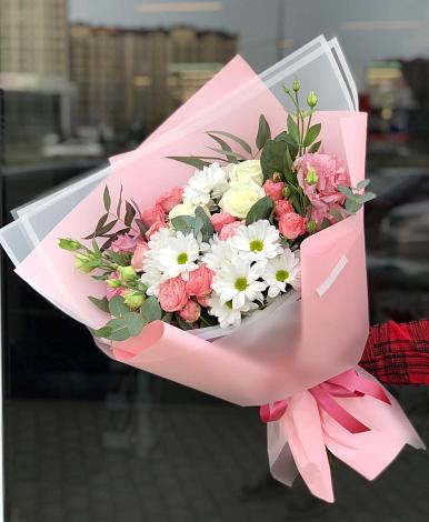 Букет цветов из: Розы, Лизиантусы и Хризантемы в Адамовка